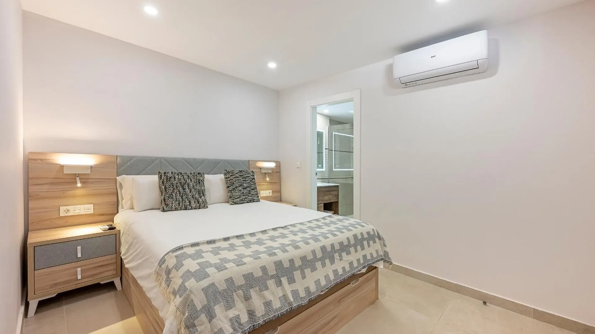 Marbella Center Bechfront 4 Persons Apartment