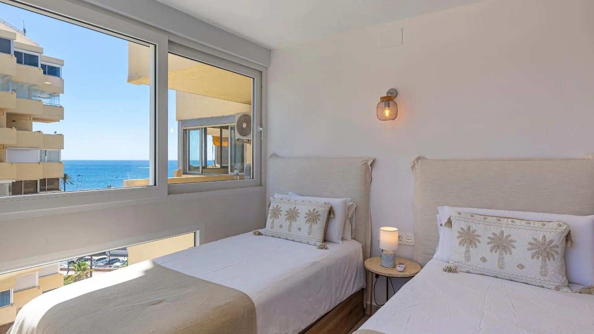 Marbella Center Bechfront 4 Persons Apartment