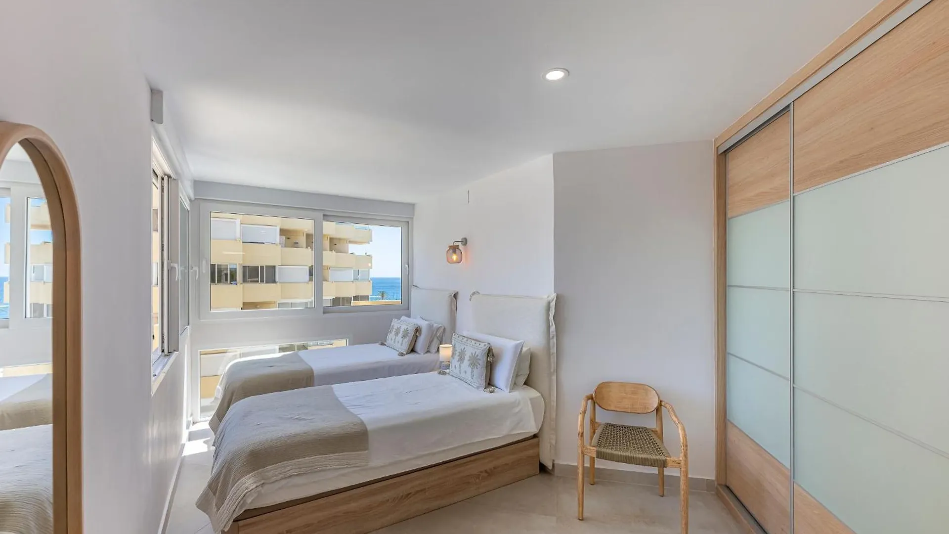Marbella Center Bechfront 4 Persons Apartment