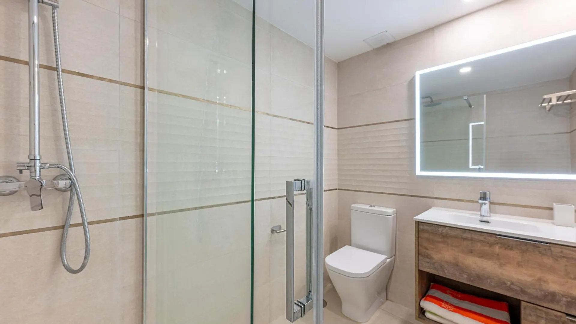 Marbella Center Bechfront 4 Persons Apartment